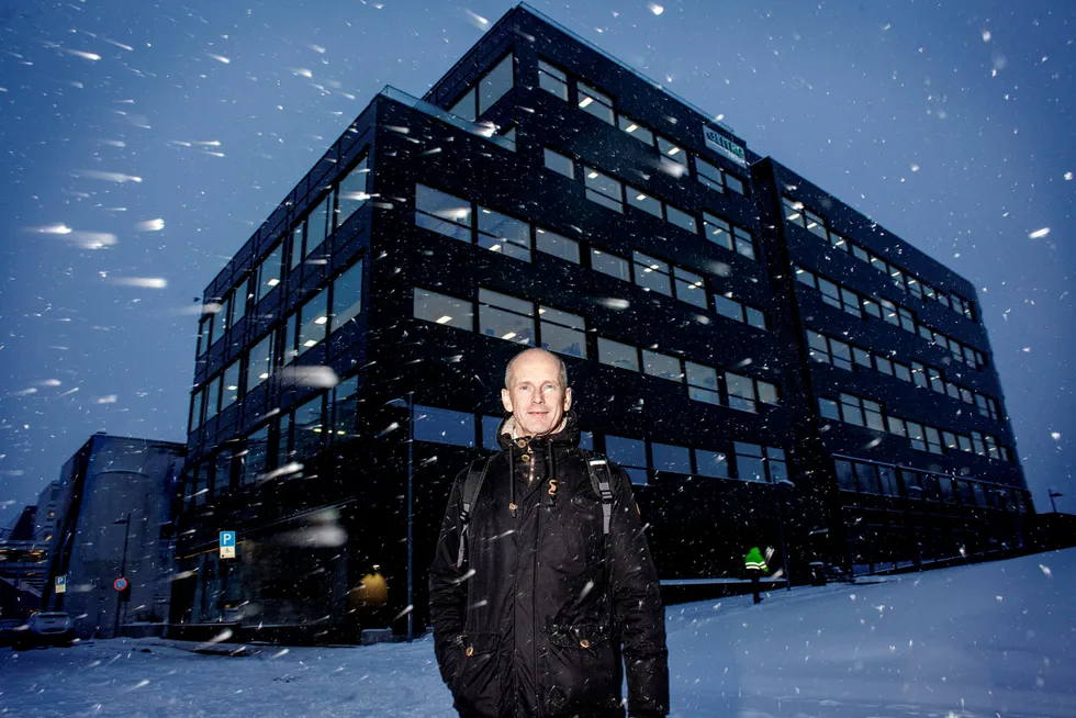 Administrerende direktør Thor Christian Tuv i Solenergi Fusen vil flislegge tak og fasader over hele landet med solpaneler. Foto: Javad Parsa