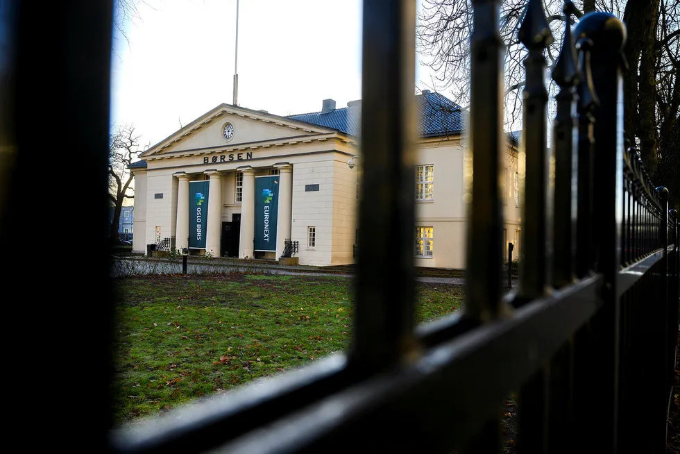 Oslo Børs stuper 3,5 prosent mandag.