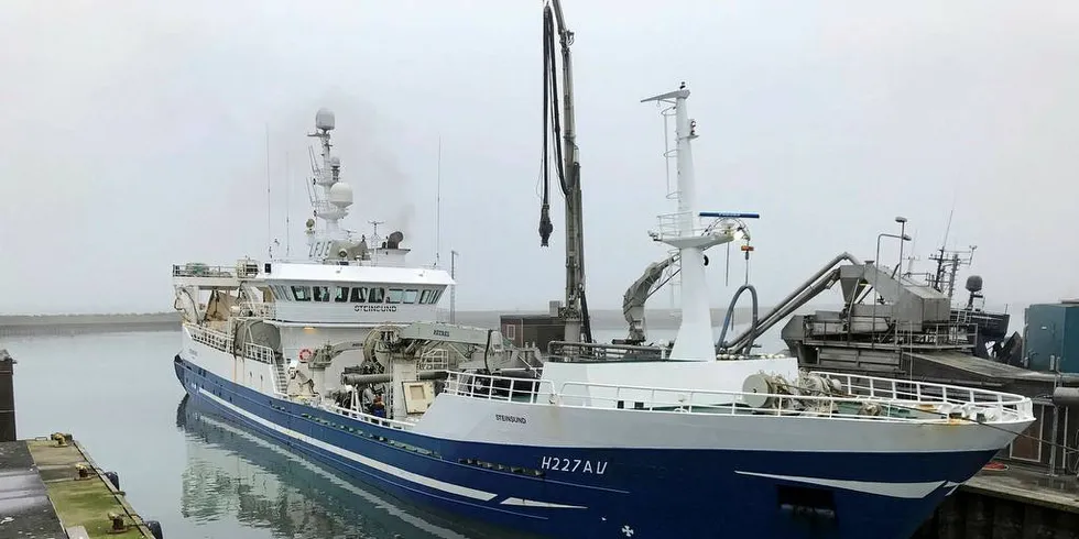 BEDRE TIDER: Nordsjøfisket har vært dårlig i år. Skipper om bord på «Steinsund» håper på en bedre høst. Foto: Rederiet