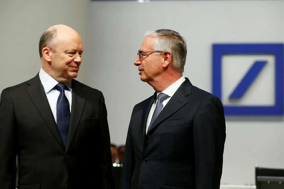 Deutsche Bank administrerende direktør John Cryan og styreleder Paul Achleitner er uenige om veien videre for den tyske storbanken. Foto: Ralph Orlowski