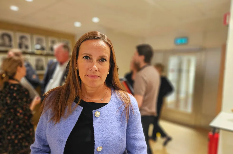 – Fiskeridirektoratets tilsyn viser at aktørene har et stykke igjen til målet, skriver fiskeri- og havminister Marianne Sivertsen Næss (Ap) i svaret til Rasmus Hansson.