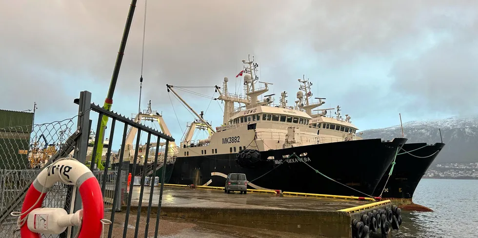 Mannskap om bord russiske trålere kan få begrensninger i sin bevegelsesfrihet når båtene ligger til kai i norske havner.