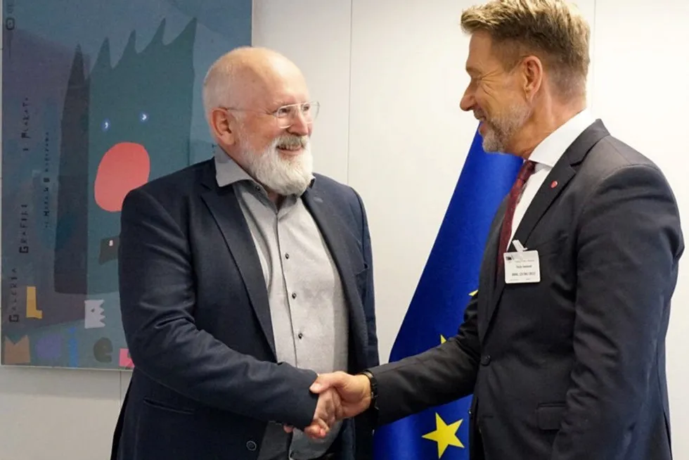 Visepresident i Europakommisjonen, Frans Timmermans (til venstre), bønnfalt olje- og energiminister Terje Aasland om mer gass fra Norge. Norge eksporterer så mye gass som mulig til EU.