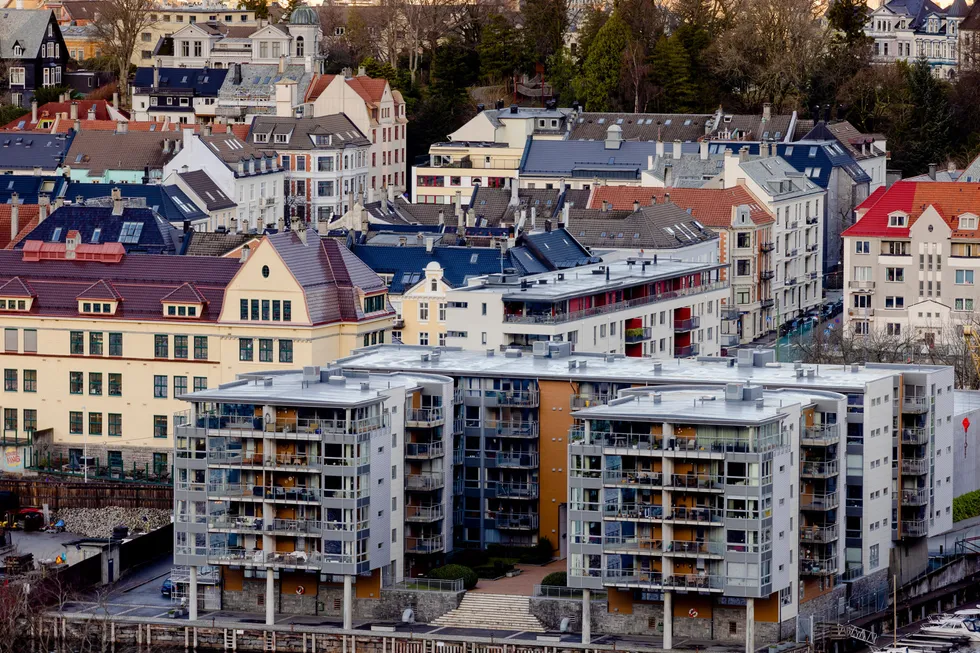 Vi kan gjette på at hypotetisk utleiebeløp – fordelen ved å eie egen bolig – vil settes til fire prosent av boligens markedsverdi., skriver Henning Lauridsen.