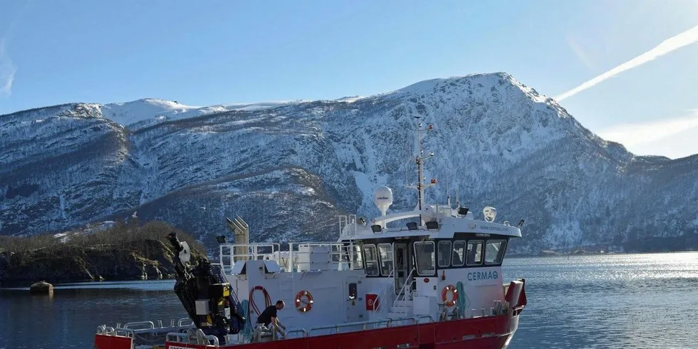 NYBÅT: Cermaq AS's båt, «Breidsund», utenfor Grovfjord. Arkivfoto