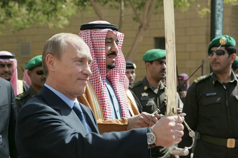 Torsdag møtes Russlands president Vladimir Putin og Saudi-Arabias kong Salman i Moskva. Her fra Putins besøk i Riyiadh i Saudi-Arabia i 2007. Foto: ITAR-TASS/Reuters/NTB Scanpix