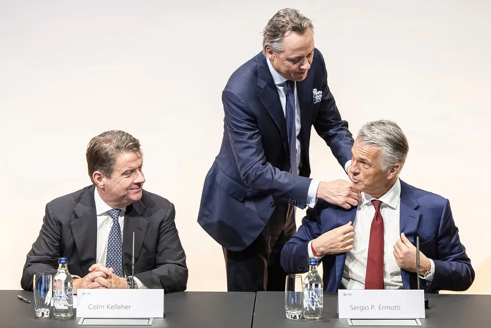 Styreleder Colm Kelleher (til venstre), avtroppende konsernsjef Ralph Hamers (i midten) og påtroppende konsernsjef Sergio Ermotti møtte pressen i Zürich onsdag formiddag.