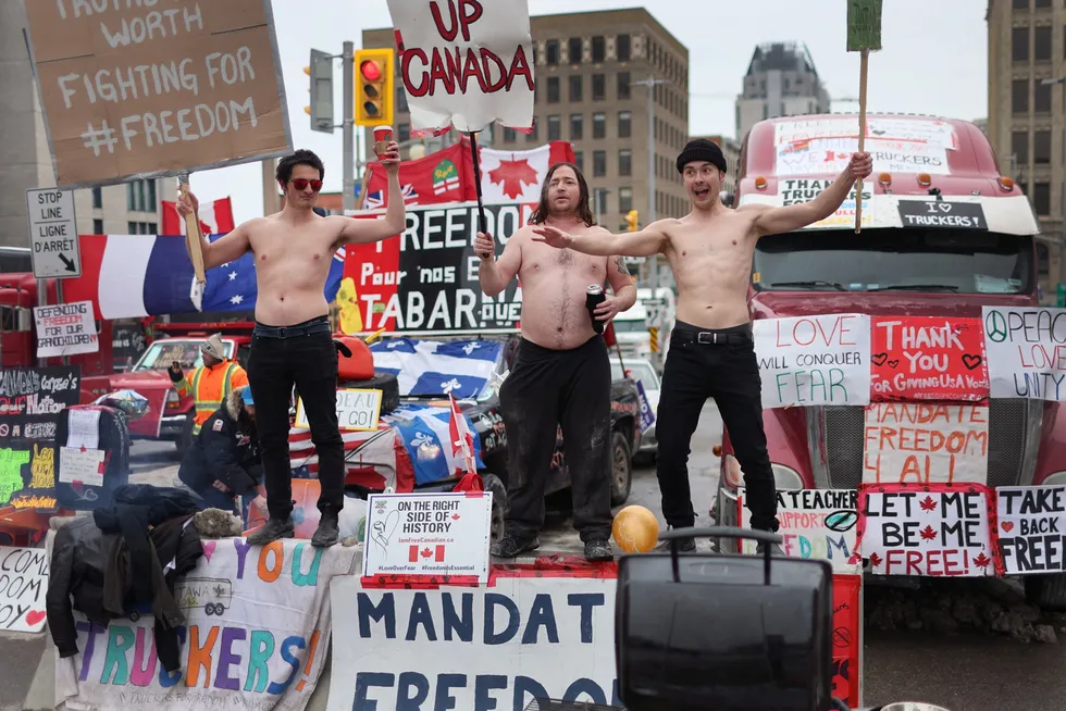 Sentrum av Ottawa i Canada var torsdag stadig blokkert av covid-demonstranter og lastebiler. Statsminister Justin Trudeau har varslet av byen skal ryddes.