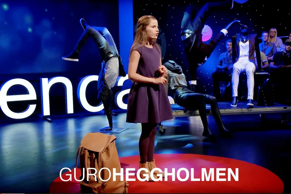 11 år gamle Guro Heggholmen ber oss bli bevisst våre fordommer. Det høres ut som et godt råd, mener teknologispaltist Anne Worsøe. Foto: TEDx/Youtube
