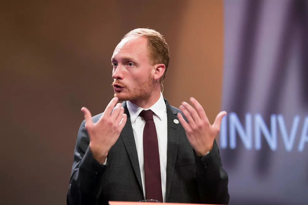 Riksdagsleder i Sverigedamokratene, Aron Emilsson, tror valget blir et parlamentarisk kaos i starten.