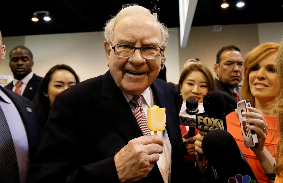 Berkshire Hathaways styreformann og største eier, Warren Buffett, er kjent for å leve enkelt. En veldedighetslunsj med en omstridt kinesisk kryptovalutagründer på en Michelin-restaurant i San Francisco er utsatt