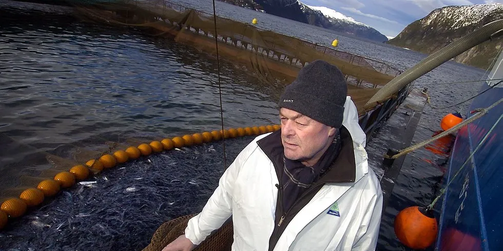 Hovedeier Anders Pedersen i Fjordlaks mener Thomas Farstad i Norway Seafoods er tøvete.