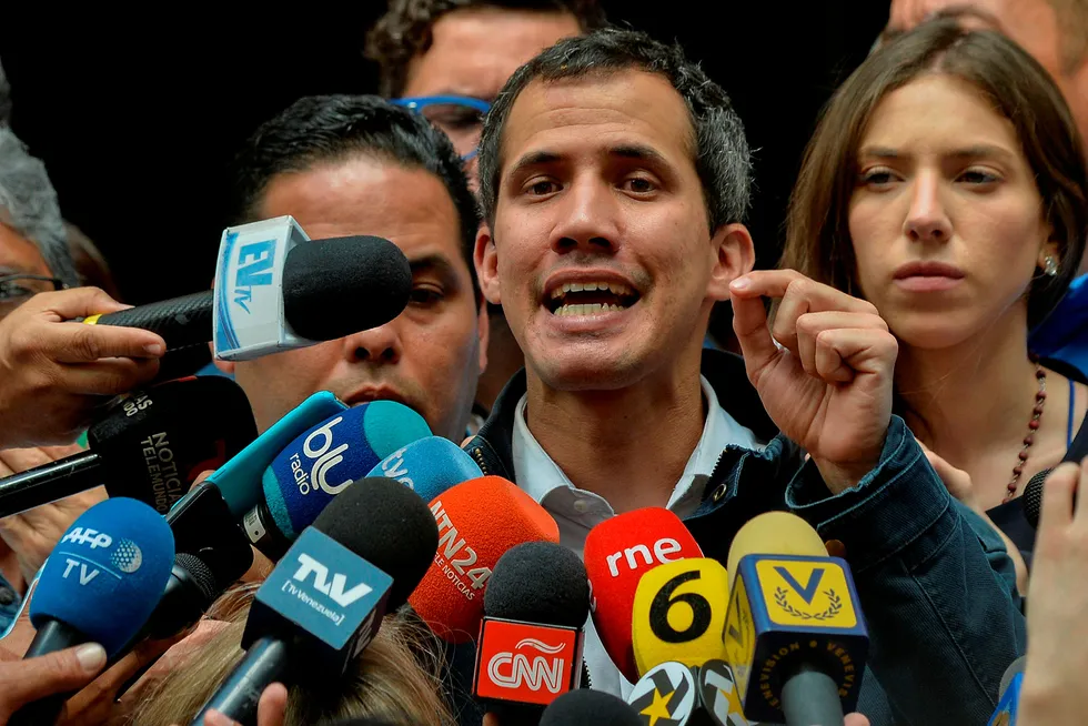 Den selverklærte presidenten i Venezuela, Juan Guaidó, varsler nye demonstrasjoner mot sittende president Nicolás Maduro.