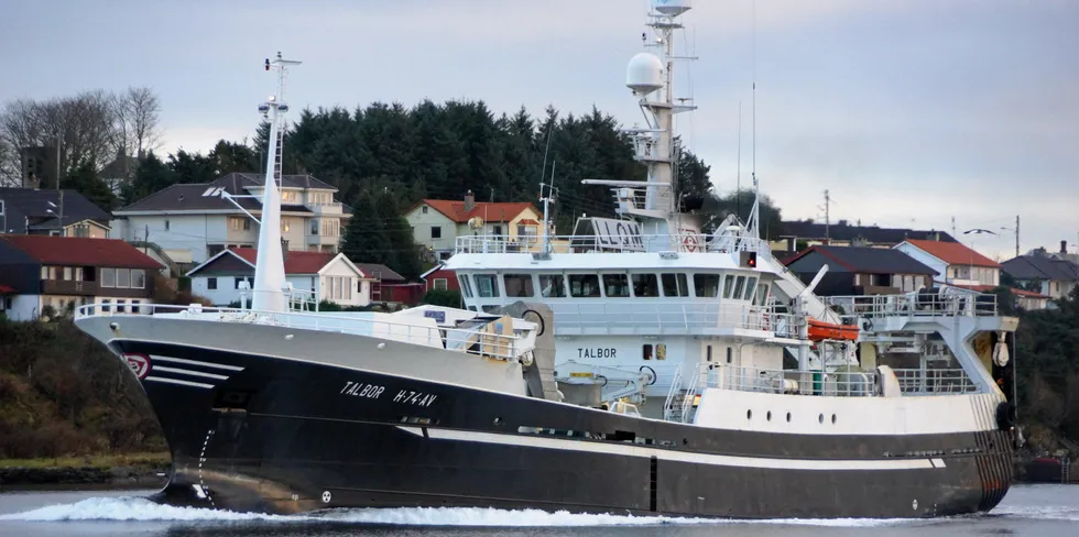 «Talbor» fra Austevoll, her fotografert i Karmsundet klinket til på makrellen i går og fikk veldig god uttelling på pris.