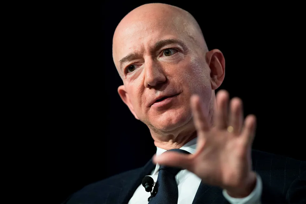 Amazon-sjef Jeff Bezos vil få opp farten på vareleveransene.