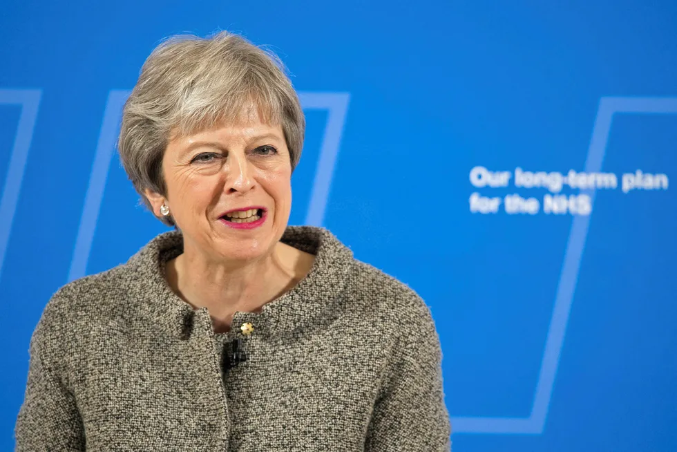 Britenes statsminister Theresa May ble mandag påført nok et brexit-nederlag. Her presenterer hun regjeringens visjon for helsevesenet mandag. Foto: STEFAN ROUSSEAU/AFP/NTB Scanpix