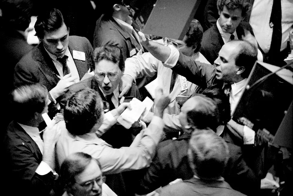 Mandag 19. oktober brøt det ut full panikk blant aksjemeglerne på Wall Street. Foto: Peter Morgan/AP/NTB Scanpix