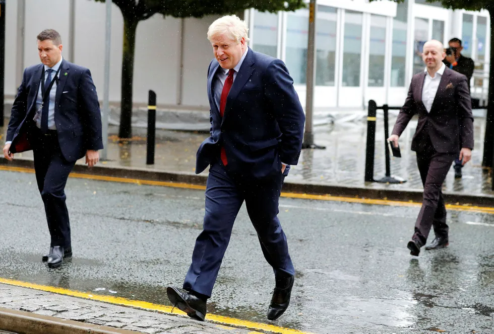 Britenes statsminister Boris Johnson ankommer De konservatives partikonferanse i Manchester tirsdag.