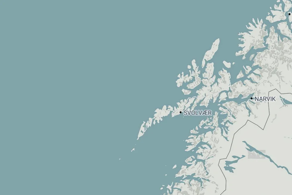 To personer ble berget av en annen fiskebåt. Hendelsen skjedde rundt 50 mil vest for Lofoten.