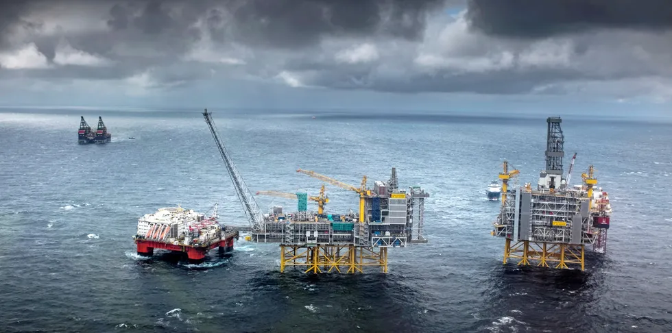 I tillegg til planlagt havvind, må fiskerinæringen forholde seg til oljenæringen i Nordsjøen. Bildet er fra Sleipner A.