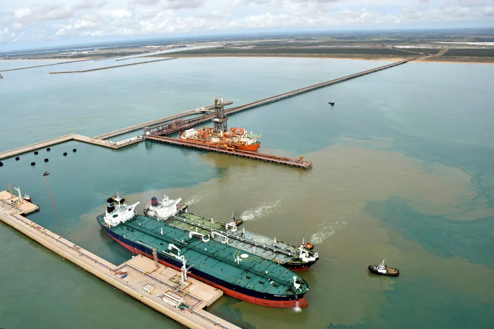 Capacity: the Acu Petroleo crude trans-shipment and transport terminal at the Acu port complex