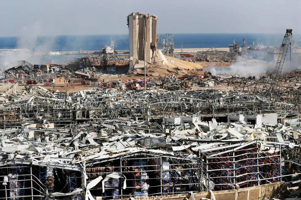 Seismikkselskapet TGS saksøkes for 250 millioner dollar etter denne eksplosjonen. Bildet viser havneområdet i Beirut som ble rammet av den tragiske eksplosjonen 4. august 2020.
