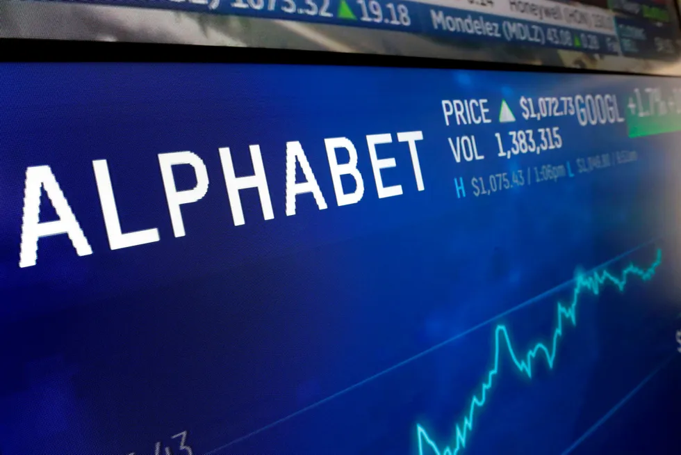 Alphabet-aksjen fikk et solid løft i handel etter børsslutt etter å ha lagt frem gode resultater sent mandag kveld. Foto: Richard Drew/AP/NTB Scanpix