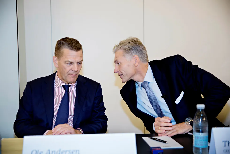Norske Thomas Borgen (til høyre) trakk seg som konsernsjef i Danske Bank for to uker siden som følge av hvitvaskingskandalen i banken. Til venstre er styreleder Ole Andersen, som har sagt han har tillit til Borgen.