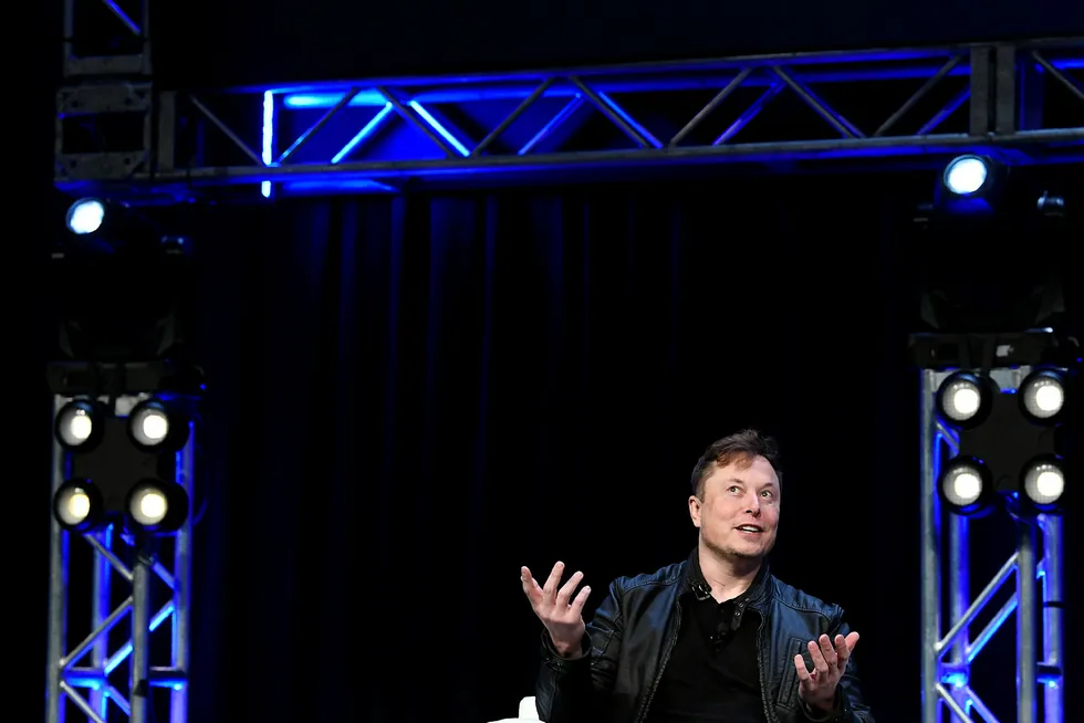 Elon Musk melder at Tesla kan nå et rekordkvartal.