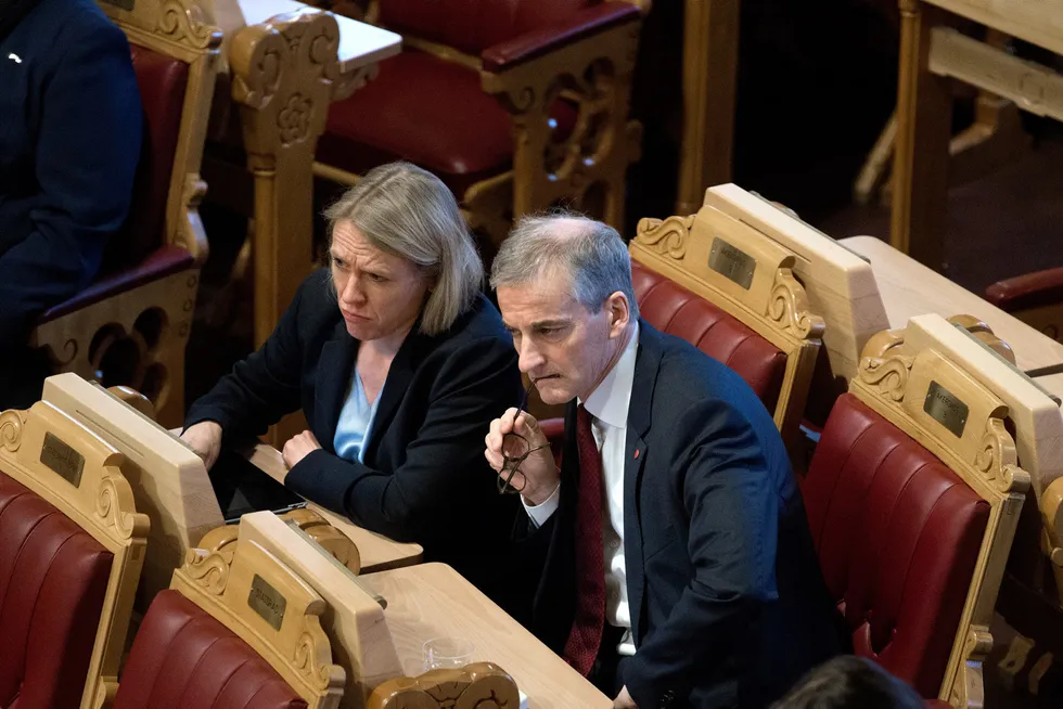 Jeg merker meg at statsminister Jonas Gahr Støre har tillit til at utenriksminister Anniken Huitfeldt ikke har delt innsideinformasjon med sin ektefelle, skriver Håvard Edvardsen.