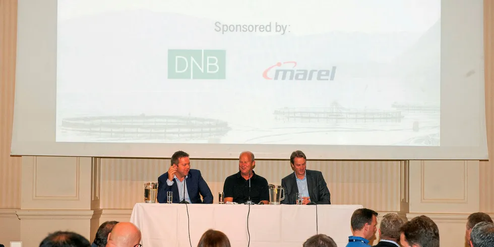 Paneldebatt på IntraFish Salmon Summit på Aqua Nor i 2015. Fra venstre konsernsjef Alf-Helge Aarskog i Marine Harvest, daværende konsernsjef Leif Inge Nordhammer i Salmar og Jon Hindar som i år vil snakke om slaktebåten til Hauglandgruppen og Sekkingstad.