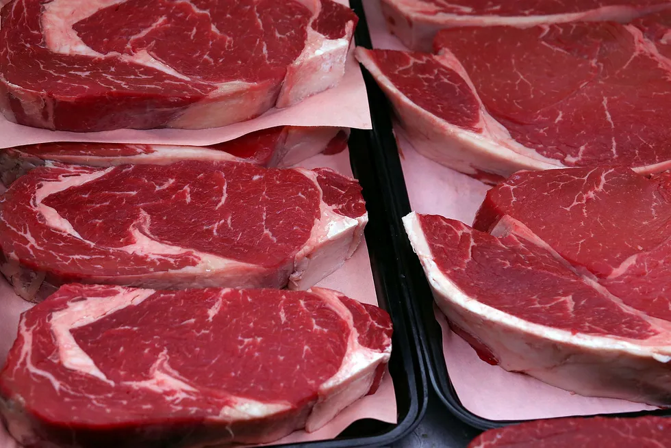 Amerikansk kjøtt kan igjen importeres til Kina. Her kjøtt utstilt hos Woodlands Meats i Kentfieldi California i 2013. Foto: Justin Sullivan/Getty Images/AFP== FOR NEWSPAPERS, INTERNET, TELCOS Foto: Justin Sullivan/Getty Images/NTB Scanpix.