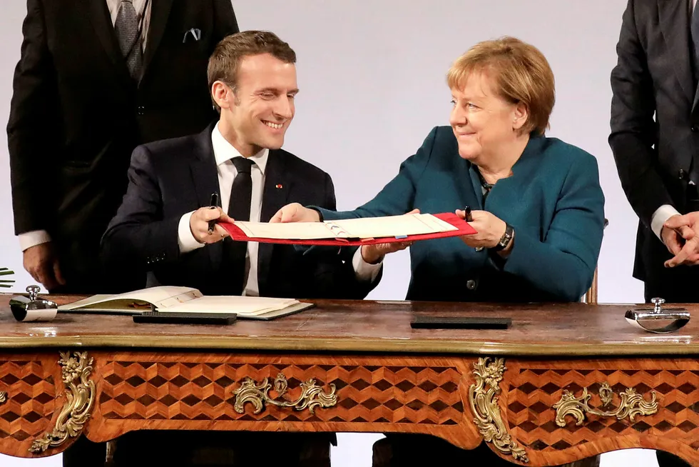 Tirsdag underskrev Frankrikes president Emmanuel Macron og Tysklands forbundskansler Angela Merkel en 16 siders traktat som lover tysk-fransk samarbeid innen en rekke sektorer.