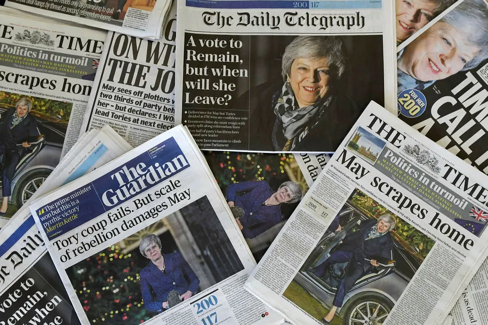 Hverken statsminister Theresa May eller britisk presse har ligget på latsiden i denne ukens politiske drama i Storbritannia.