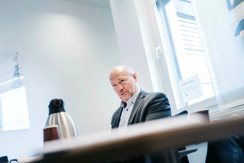 Per Morten Johansen, administrerende direktør i Omsorgsbygg, går av etter sterk kritikk av ansettelser av familiemedlemmer.