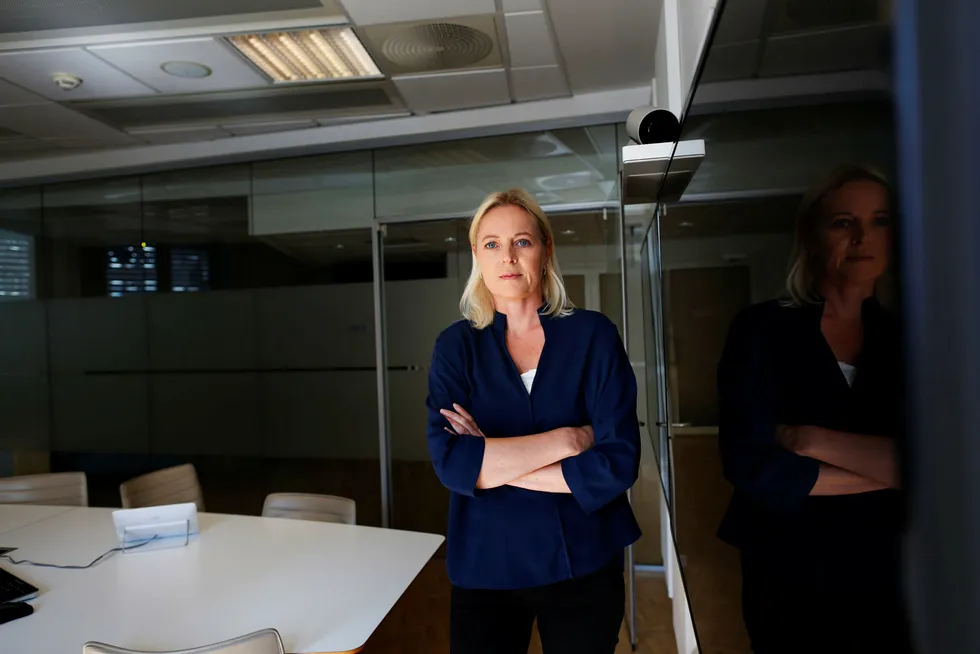 Porteføljeforvalter Cathrine Gether i Skagen Kon-Tiki sitter midt i resultatsesongen og har investorsamtaler med selskaper fondet er investert i.