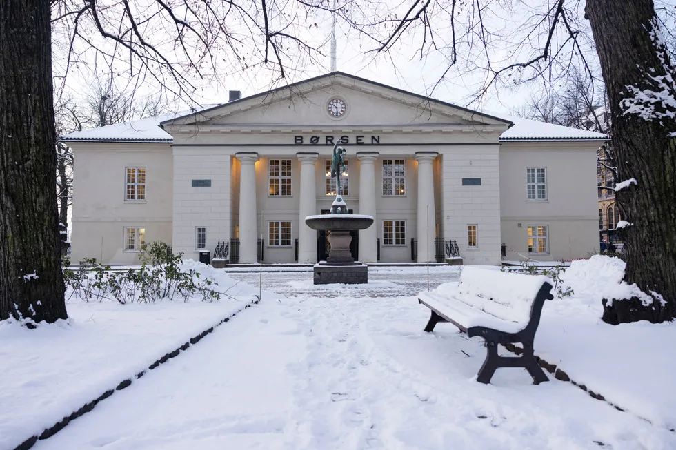 Investorene sendte Oslo Børs ned på ukens første handelsdag.