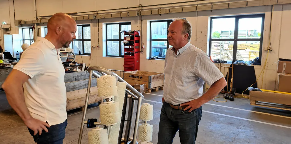 Knut Molaug og Stig Martin Bø, markedssjef i Aqua Robotics.