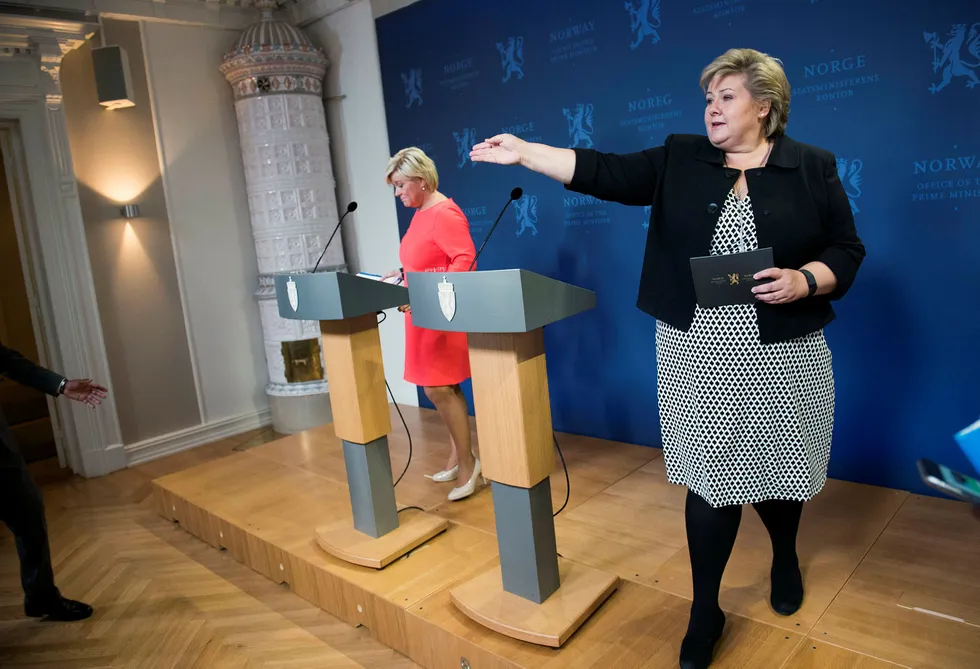 Arkivbilde. Statsminister Erna Solberg og finansminister Siv Jensen holder pressekonferanse. Foto: Per Ståle Bugjerde