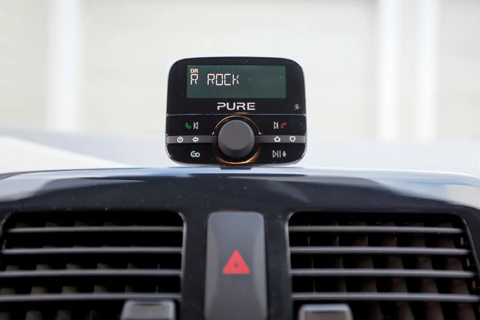 Pure Highway 600 gir deg dab, trådløs strømming av musikk og håndfri i ett. Foto: Magnus Eidem