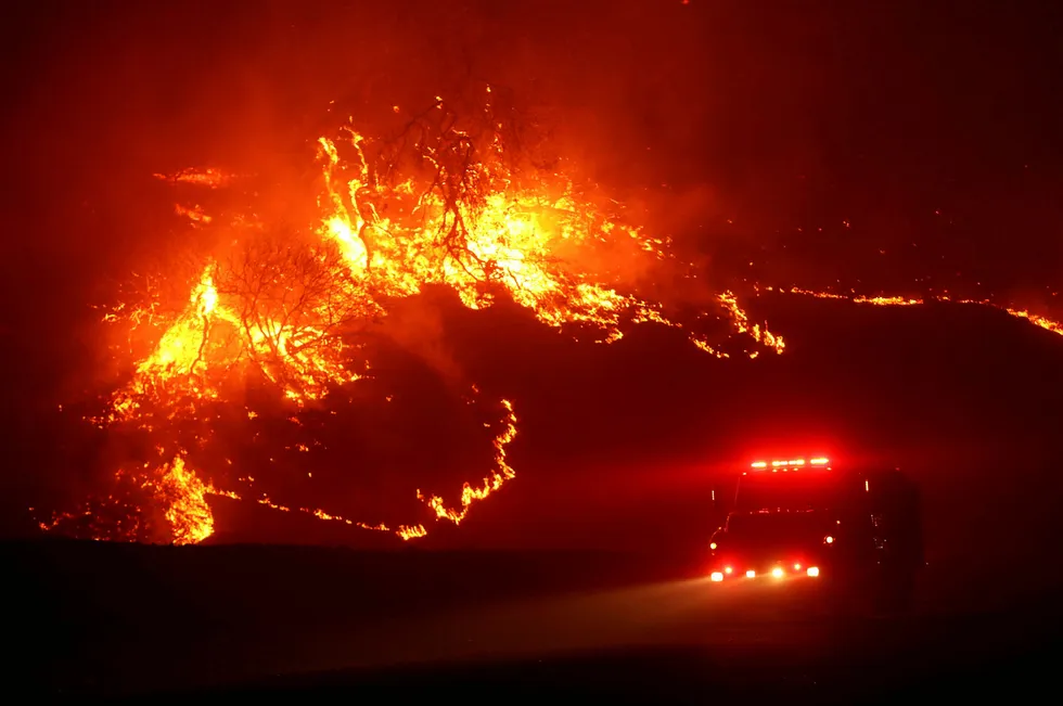 Skogbrann i California gjør at mange må evakuere.