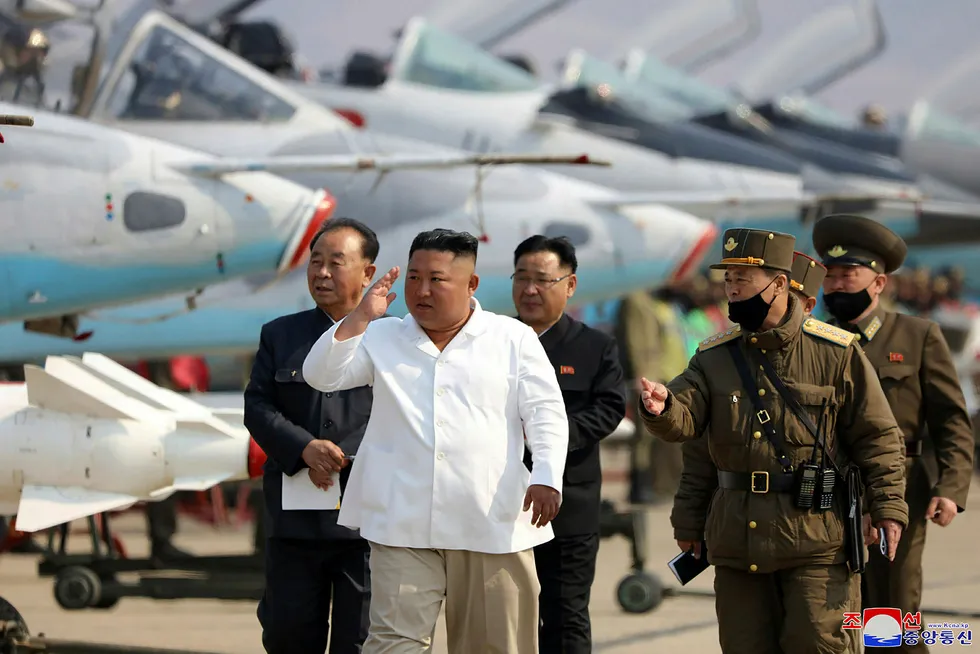 Nord-Koreas diktator Kim Jong-un skal ha gjennomgått en større hjerteoperasjon. Ifølge CNNs amerikanske kilder er situasjonen alvorlig.