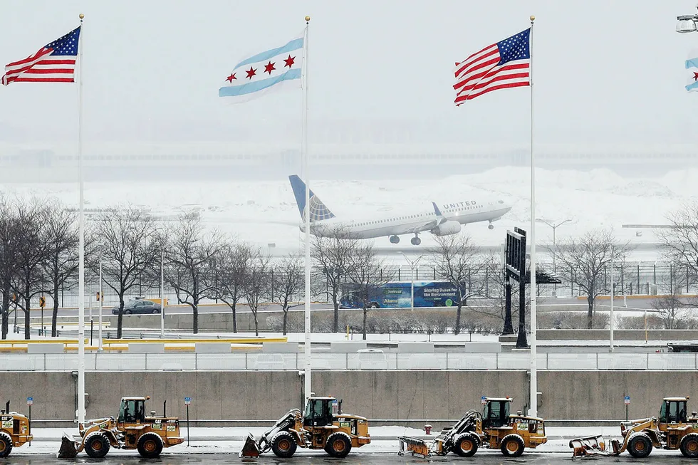Bare her ved O'Hare-flyplassen i Chicago er over 400 flygninger kansellert mandag. Foto: Kamil Krzaczynski/Reuters/NTB Scanpix