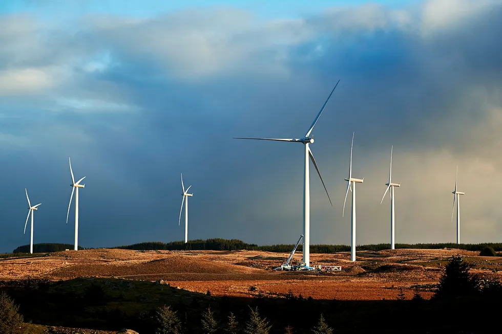 For Norges del kan vindkraft være et nytt supplement til vannkraften fordi det blåser mest om vinteren når det er lite tilsig i vannmagasinene og når etterspørselen etter strøm er høyest.