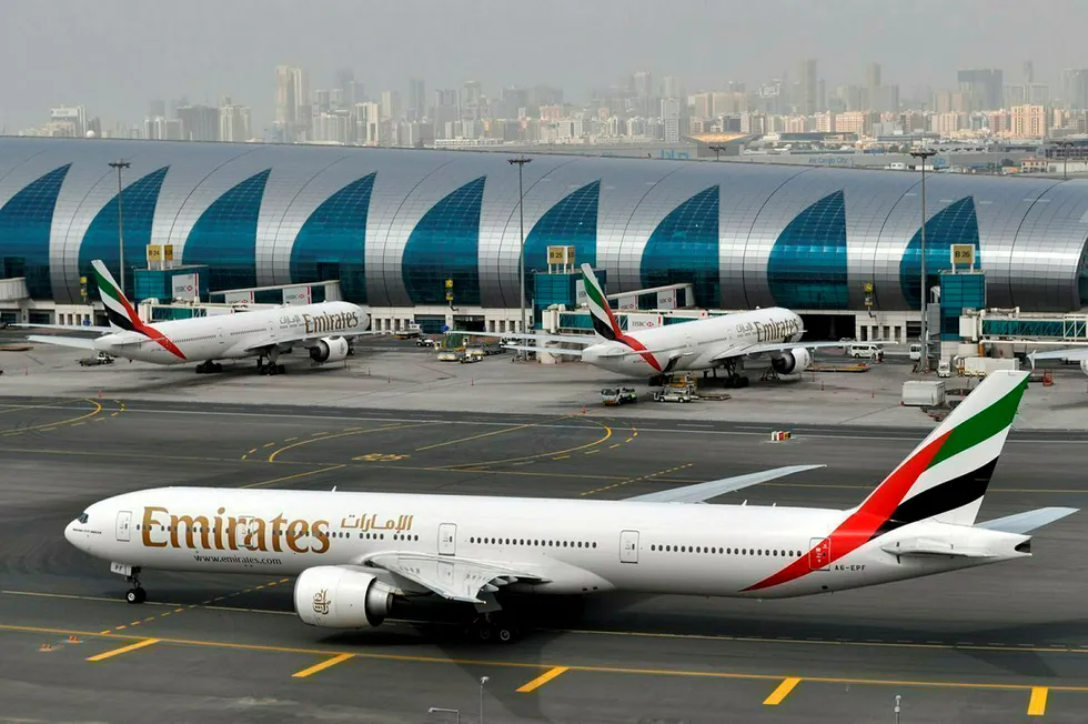 Emirates group vurderer å kutte 30.000 jobber. Bildet er tatt ved flyplassen i Dubai 2017.