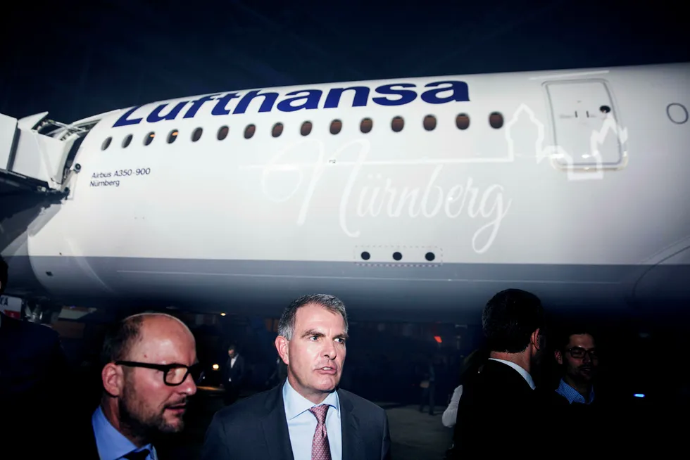 Konsernsjef Carsten Spohr i Lufthansa etter avdukingen av flyselskapets nye langdistansefly Airbus A350. Foto: Gunnar Lier