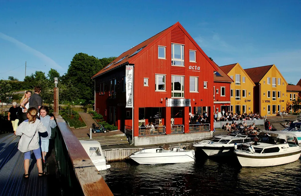 Restaurant Bølgen&Moi i Kristiansand må melde oppbud på grunn av koronasituasjonen. Her fotografert en sommerdag i høysesongen.