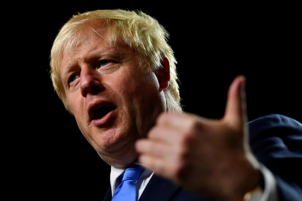 En rykende fersk meningsmåling gir statsminister Boris Johnson grunn til å smile.