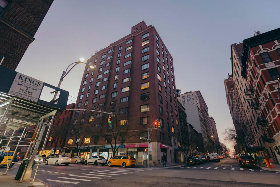 I 2010 punget tankesmien ut for en leilighet i dette bygget på Upper East Side på Manhattan.