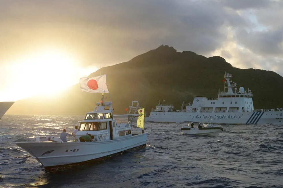 Russlands aggresjon mot Ukraina har vekket bekymringer knyttet til muligheten for en «spillover»-effekt i Asia, skriver Kristin Grostad. Bildet: Kinesisk marine møter japans kystvakt nær de omstridte Senkaku-øyene i 2013.